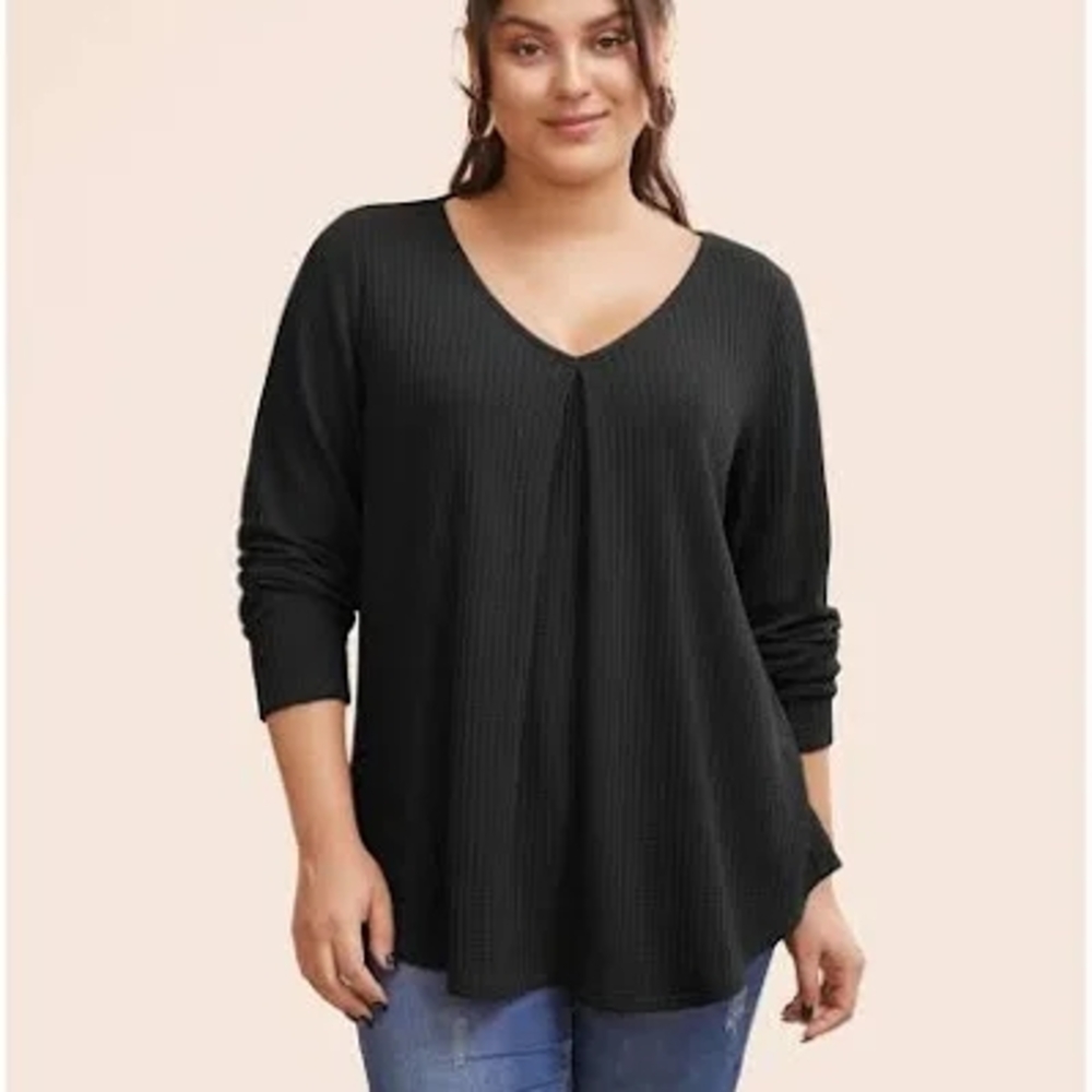 NEW Bloomchic v neck ribbed knit black top with figure flattering front pleat 2x